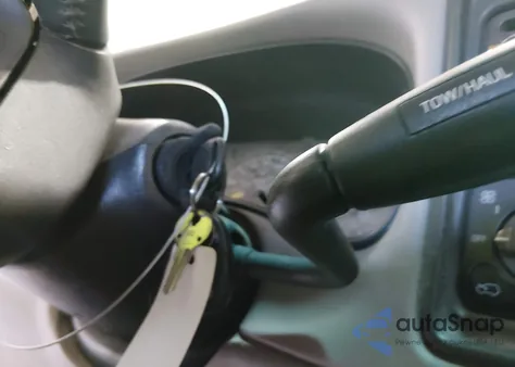 2000 Chevrolet Silverado 1500 Ls из США, поврежденный, VIN 2GCEC19T7Y1145925